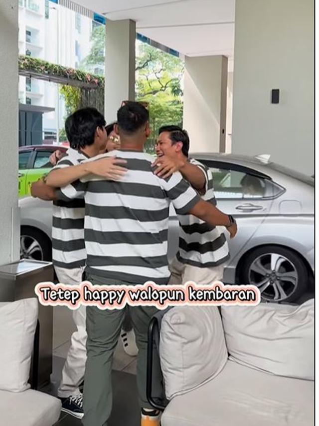 6 Potret Rey Mbayang dan Geng Diprank Istri Pakai Kaus Kembar, Bak Study Tour