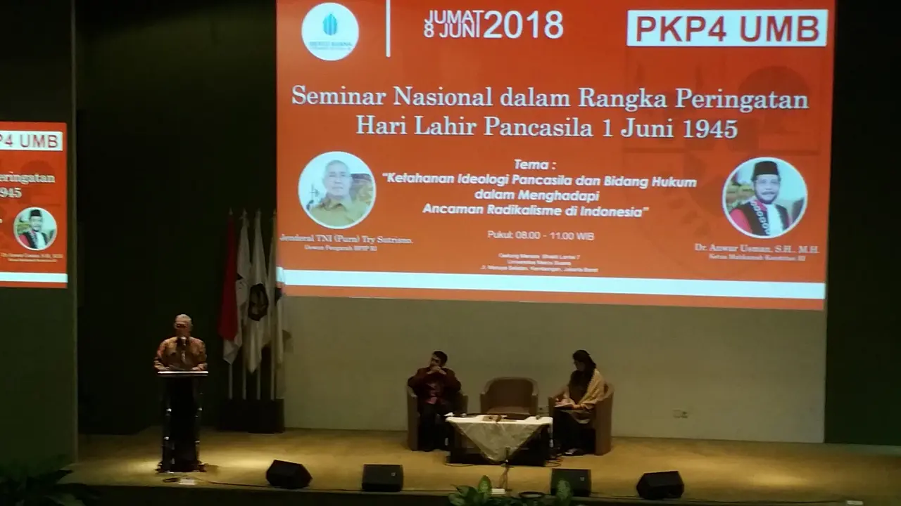 Try Sutrisno mengisi seminar "Ketahanan Ideologi Pancasila dan Bidang Hukum Dalam Menghadapi Ancaman Radikalisme di Indonesia"