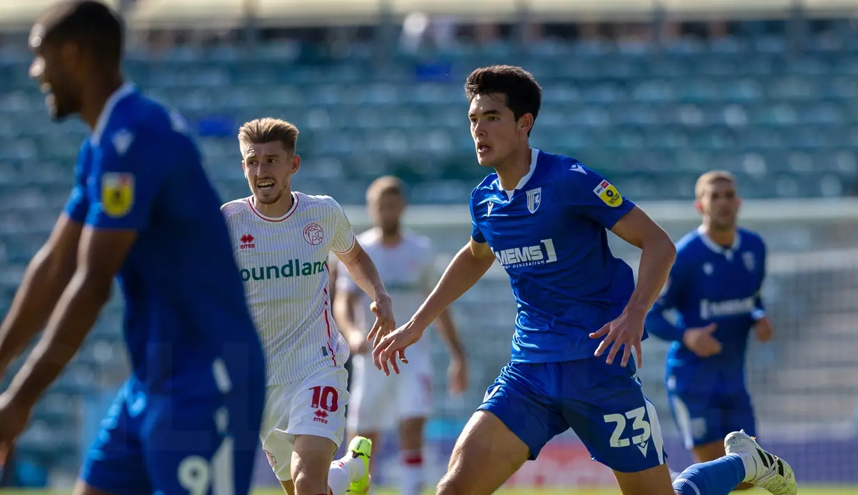 Elkan Baggott mendapatkan banyak kesempatan bermain pada masa pinjaman musim ini. Pemain Timnas Indonesia itu berhasil bermain selama 990 menit di liga. Namun tugas Elkan Baggot bersama Gillingham FC pun masih berat. Ia dan rekannya di Gillingham FC harus segera bangkit untuk bisa meraih kemenangan agar bisa terhindar dari papan bawah klasemen League Two. (Twitter/@TheGillsFC)
