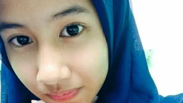 Shenina Cinnamon Pakai Hijab