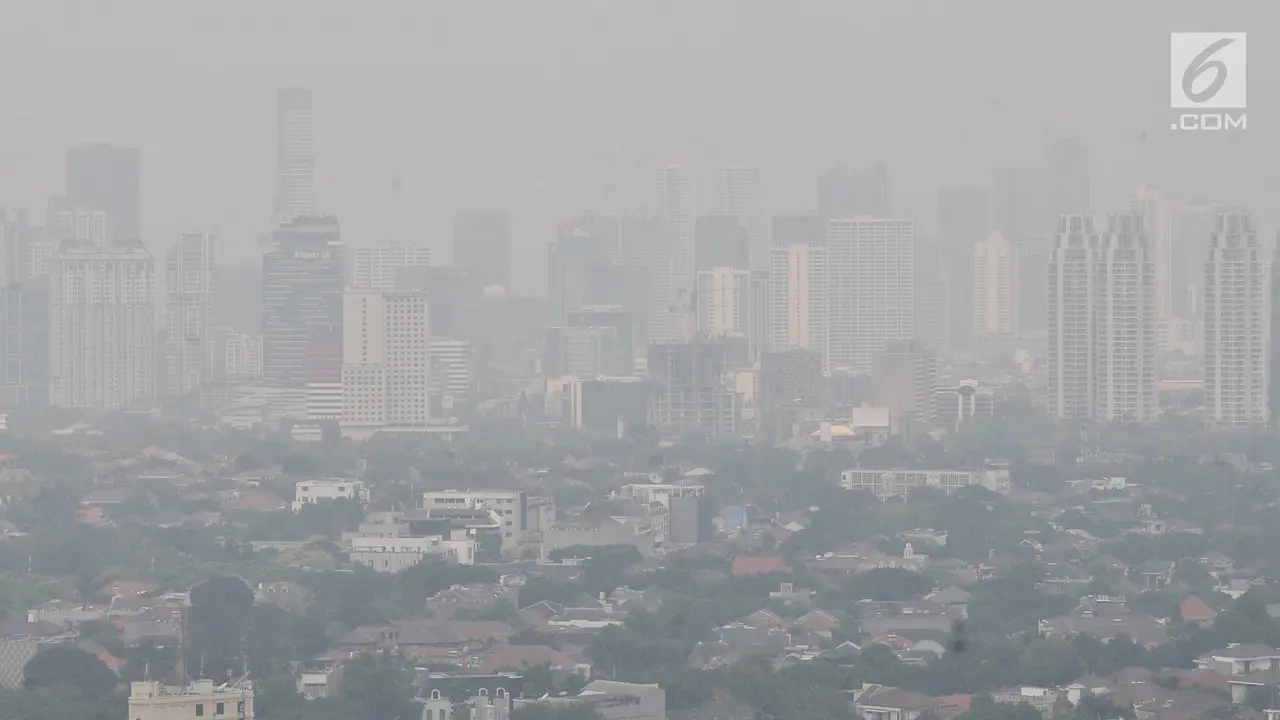 Jakarta Diselimuti Kabut