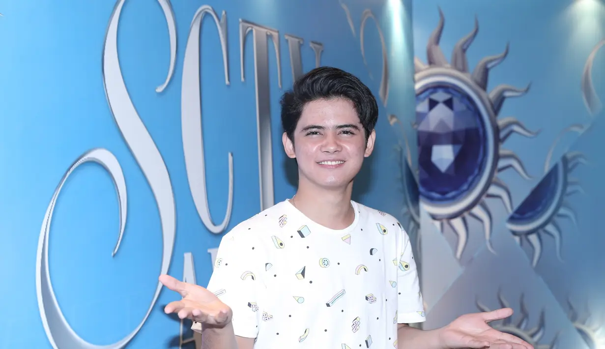 "Seneng banget dilibatkan lagi dalam ajang SCTV Awards 2016, semoga bisa kasih yang terbaik. Ini sudah ketiga kalinya," ucap Aliando Syarief ditemui di jumpa pers SCTV Awards 2016 di SCTV Tower, Jakarta, Kamis (24/11). (Galih W. Satria/Bintang.com)