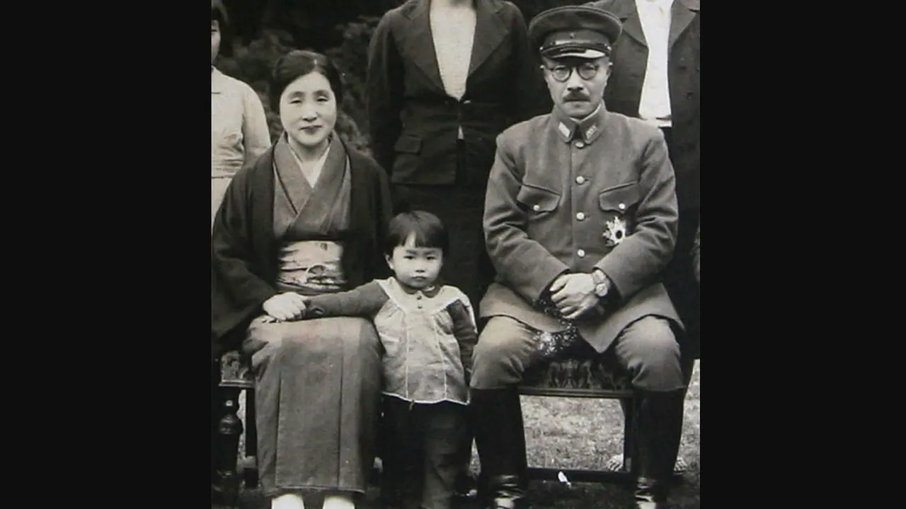 PM Jepang Hideaki Tojo dan keluarganya. Tojo memimpin Kekaisaran Jepang di Perang Dunia II.