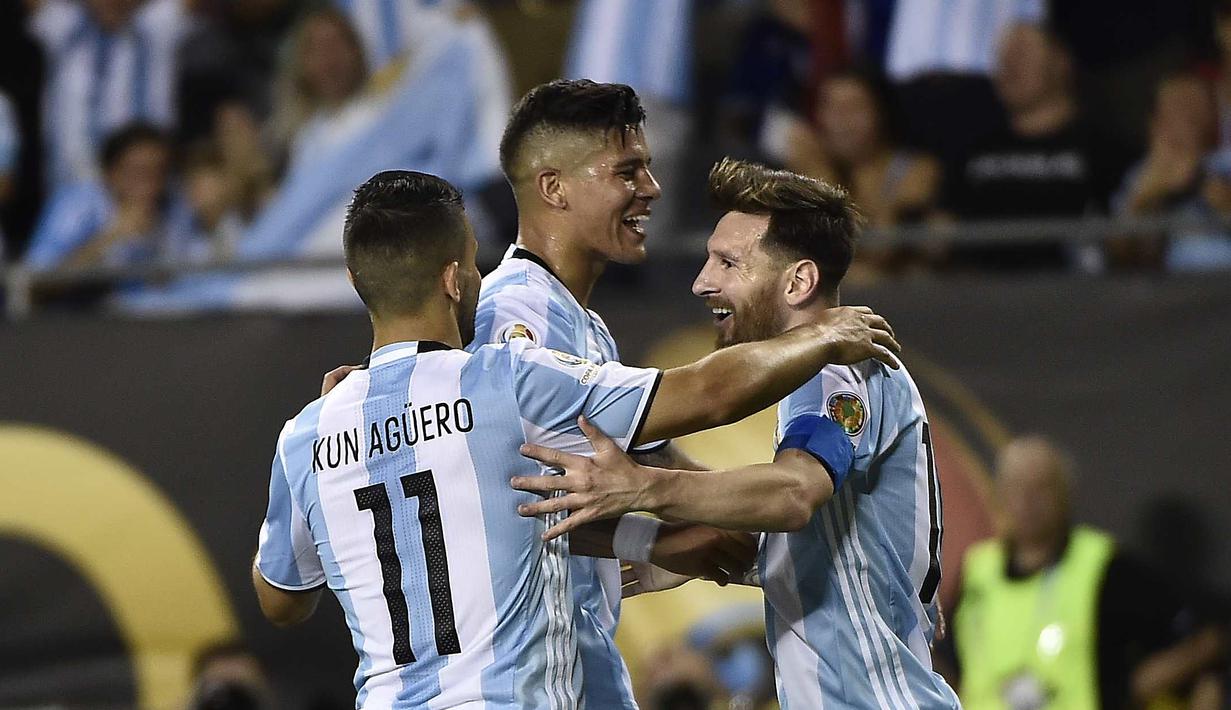 Argentina menggulung Panama dengan skor 5-0, pada laga kedua Grup D Copa America Centenario 2016, di Stadion Soldier Field, Chicago, Amerika Serikat, Sabtu (11/6/2016). Lionel Messi cetak hattrick. (AFP/Omar Torres)