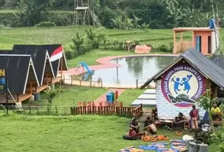 Selain suasana yang asri, Desa Wisata Cisande Kecamatan Cicantayan, Kabupaten Sukabumi menyajikan kearifan lokal, edukasi peternakan, dan tantangan adrenalin. (Liputan6.com/Fira Syahrin)