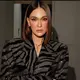 Luna Maya baru-baru ini hadir di acara YSL. Tampilannya pun mencuri perhatian dengan blazer oversize yang gayanya ditata oleh Reva Marchellin. [@kunsoomakeupartist]