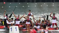 Tim perahu naga Indonesia meraih emas di SEA Games 2015