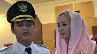 Wakil Bupati Trenggalek Mochammad Nur Arifin dan istrinya (Liputan6.com/ Dian Kurniawan)