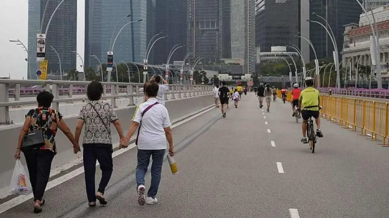 Strategi Baru Singapura Agar Pengendara Mobil Pilih Jalan Kaki