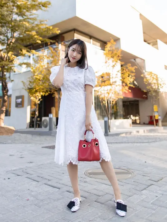 Dalam setiap postingannya, istri dari Chris Okano ini nampak pandai dalam melakukan mix and match. Sehingga, meskipun sedang tampil santai, ia tetap terlihat stylish. (Liputan6.com/IG/sunnydahye)