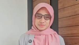 Influencer Sherly Annavita buka suara mengalami rangkaian teror setelah bersuara soal bencana banjir di Pulau Sumatra, dari ancaman hingga telur busuk. (Foto: Dok. Instagram @sherlyannavita)