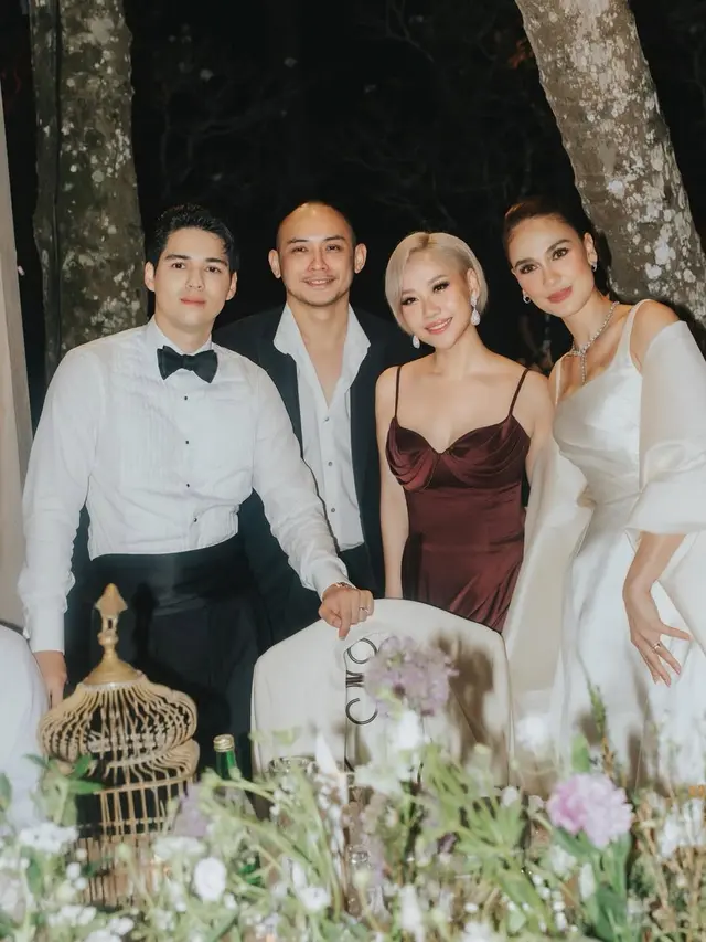 Para Artis dan Seleb yang Nyempetin Foto Bareng Sama Luna Maxim/Ig @claurakiehl
