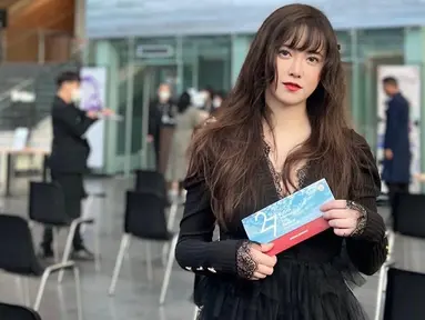 Goo Hye Sun membagikan potret cantiknya di hari pertama sebagai mahasiswa baru KAIST. Seperti diketahui, KAIST (Korea Advanced Institute of Science and Technology) merupakan sebuah universitas riset bergengsi di Korea Selatan yang terkenal dengan fokusnya pada sains dan teknologi. (Liputan6.com/IG/@kookoo900)