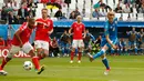 Ondrej Duda menyamakan kedudukan menjadi 1-1 usai membuat gol ke gawang Wales saat Euro 2016 di Stade de Bordeaux, Prancis (11/6). Slovakia harus mengakui keunggulan Wales dengan skor 2-1 (Reuters/ Albert Gea)