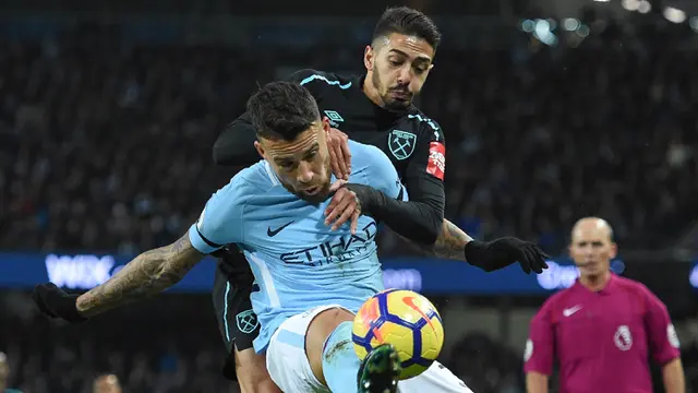 FOTO: David Silva Antar Manchester City Kalahkan West Ham