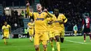 Striker Juventus, Federico Bernardeschi, merayakan gol yang dicetaknya ke gawang Cagliari pada laga Serie A Italia di Stadion Sardegna, Cagliari, Sabtu (6/1/2018). Cagliari kalah 0-1 dari Juventus. (AFP/Miguel Medina)