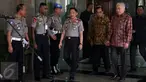 Kapolri Jenderal Tito Karnavian bersama Menhub, Budi Karya Sumadi dan Mendag, Enggartiasto Lukita usai melakukan rapat kordinasi dan teleconference dengan Jajaran Polisi Se Indonesia di Mabes Polri, Jakarta, Selasa (29/11). (Liputan6.com/Johan Tallo)