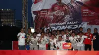 Pemenang AIA League, Tim Maybank, dan delapan pemain pilihan Indra Sjafri yang akan mewakili Indonesia di AIA Championship 2018 yang akan digelar di Hong Kong. (Dok. AIA)