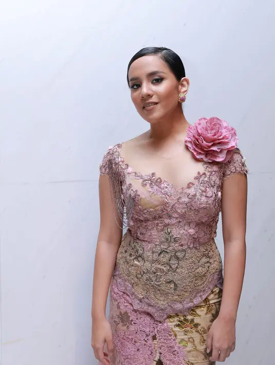 Di era sekarang ini, menurut Angel banyak juga orang-orang yang bisa dikategorikan pahlawan karena telah mengabdikan dirinya tanpa pamrih untuk Indonesia yang lebih baik.  (Galih W. Satria/Bintang.com)