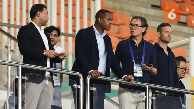 Foto: Patrick Kluivert dan Erick Thohir Kompak Nonton Dewa United Vs Persija, Pantau Pemain Timnas Indonesia