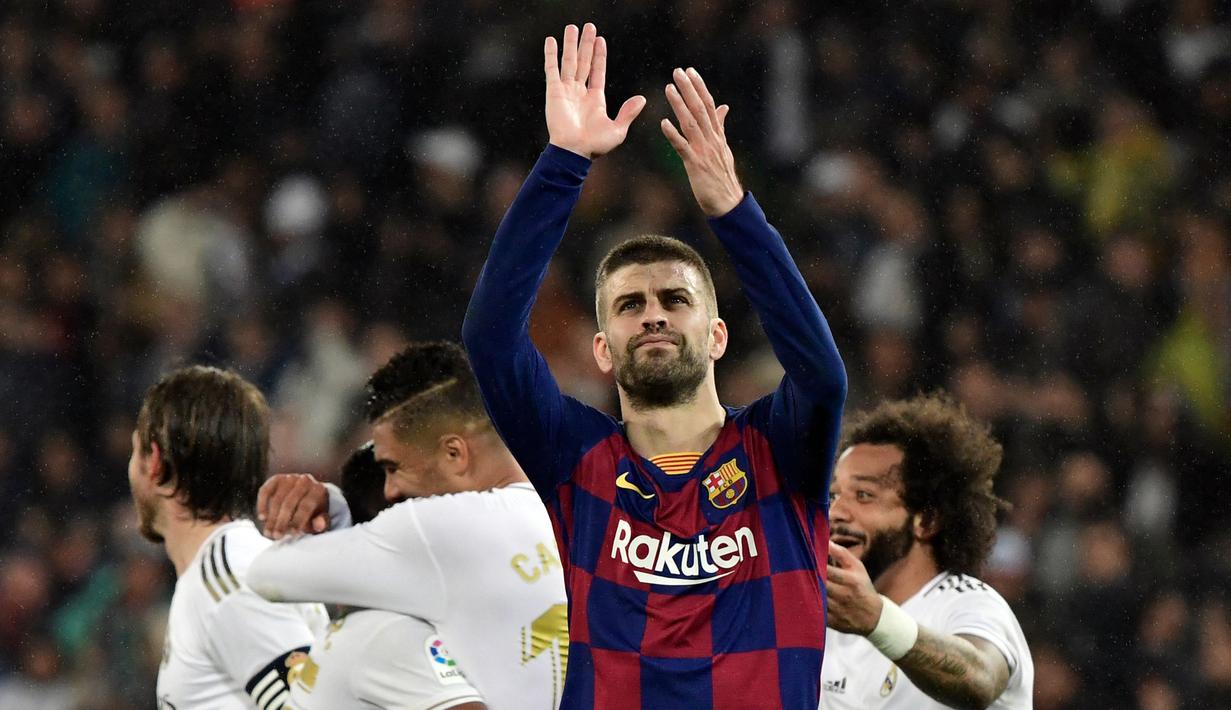 Kejutan datang dari bek gaek Gerard Pique. Pemain 35 tahun itu secara mendadak memutuskan untuk meninggalkan Barcelona sekaligus pensiun sebagai pesepakbola profesional. Pengumuman mengejutkan ini disampaikan Pique lewat sebuah video emosional yang ia unggah di akun media sosial pribadinya pada Jumat (4/11/2022) dini hari WIB. (AFP/Javier Soriano)