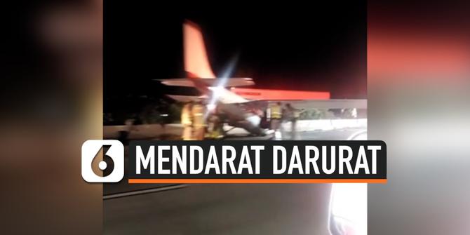 VIDEO: Rekaman Pesawat Mendarat Darurat di Jalan Tol