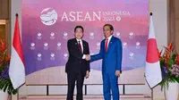 Presiden Joko Widodo atau Jokowi menggelar pertemuan bilateral dengan Perdana Menteri (PM) Jepang Fumio Kishida di Jakarta Convention Center (JCC), Jakarta, Kamis, 7 September 2023. (Foto: Muchlis Jr - Biro Pers Sekretariat Presiden)