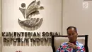 Menteri Sosial Agus Gumiwang Kartasasmita memberi paparan saat menerima kunjungan Emtek Group di Kementerian Sosial, Jakarta, Selasa (18/12). Kunjungan tersebut membahas kerja sama di sektor media. (Liputan6.com/JohanTallo)