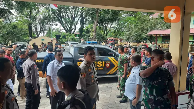 Puluhan prajurit TNI datangi kantor polisi usai rekannya dianiaya (Liputan6.com/Istimewa)
