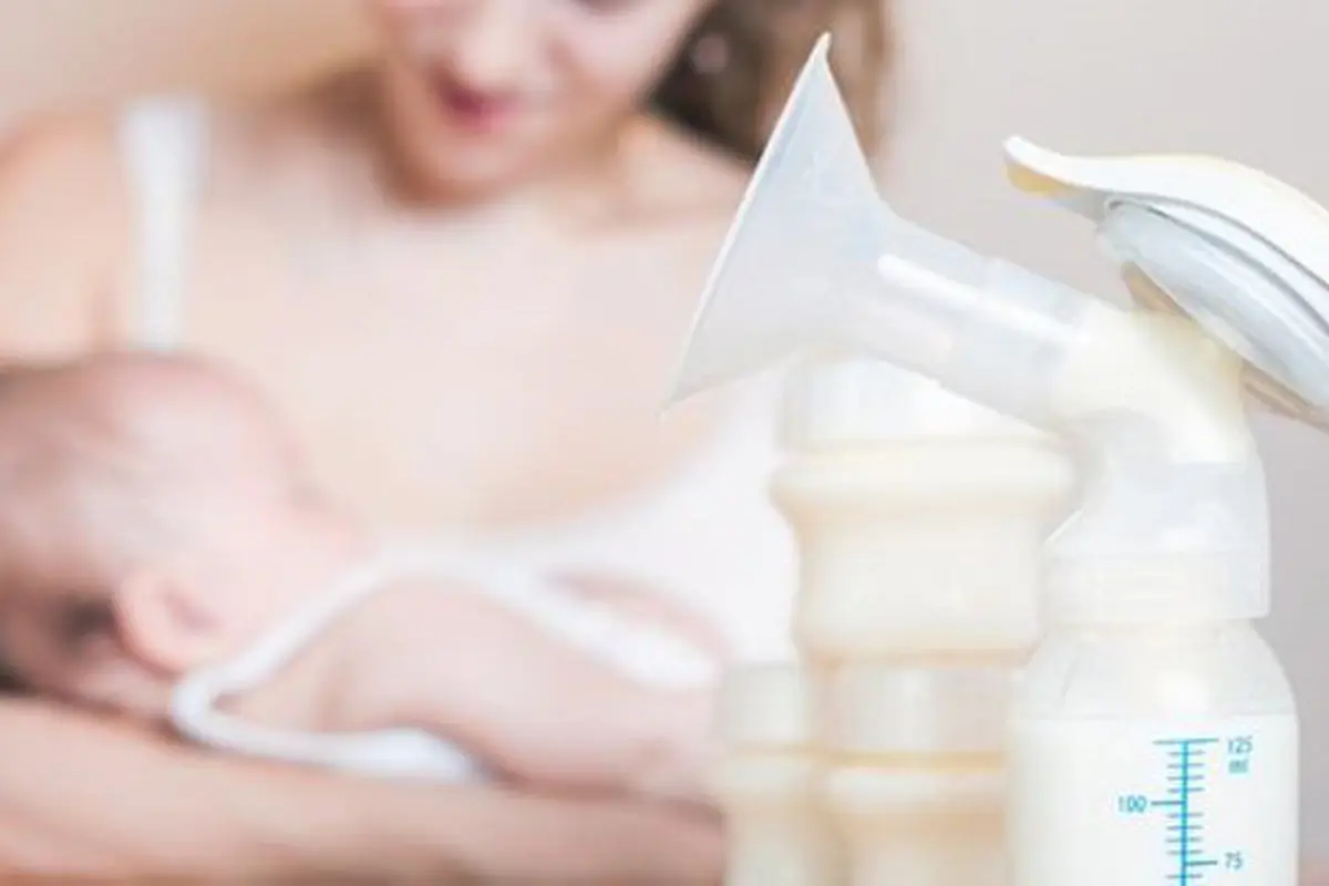 Pumping asi di kantor/copyright Shutterstock.com