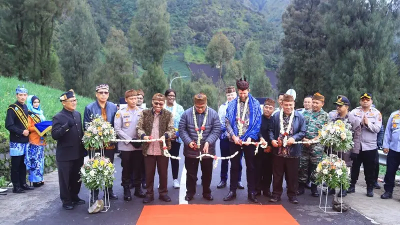 Peresmian jalan menuju destinasi wisata Gunung Bromo dalam program PRIM kerja sama Indonesia-Australia di Seruni Point Bromo Tengger Semeru, Kabupaten Probolinggo (Istimewa)