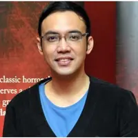 Sandy Tumiwa ditangkap oleh kepolisian pada Kamis (26/11/2015), sekitar pukul 07.00 WIB di sebuah apartemen. Diduga menggelapkan uang bermilyar-milyar dan suka berpindah tempat, Sandy Tumiwa ditetapkan jadi tersangka.