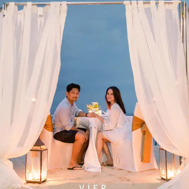 6 Potret Pemotretan Honeymoon Ibnu Jamil dan Ririn Ekawati, Romantis