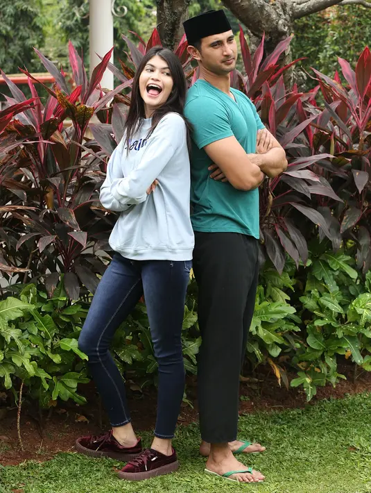 Saat ditemui di Studio Persari, kawasan Jagakarsa, Jakarta Selatan, Jumat (28/7/2017), Agatha mengatakan di perannya itu ia sangat mengagumi sosok Ilham. Ia selalu mencari kesempatan bertemu Ilham, meskipun dilarang ibunya. (Bambang E.Ros/Bintang.com)