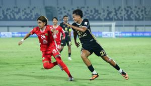 Rafael Struick akhirnya bisa mengakhiri periode buruk di Dewa United. Striker berusia 22 tahun itu mencetak gol pertamanya untuk klub berjulukan Banten Warriors itu. (Bola.com/M Iqbal Ichsan)