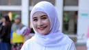 "Justru kalo aku tafsir itu sangat penting daripada kita sekedar baca tapi nggak tau artinya. Karena di Al Quran itu yang paling menyentuh itu tafsirnya," ujarnya di Masjid Istiqlal beberapa waktu lalu. (Deki Prayoga/Bintang.com)