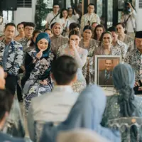 Momen Thariq Halilintar melamar Aaliyah Massaid. [Foto: Instagram/aaliyahmassaid]