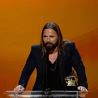 Diam-diam pria ini lah yang berada di balik hits fenomenal sekelas 'Blank Space' dan 'Bang Bang'. Yuk kenalan dengan Max Martin.