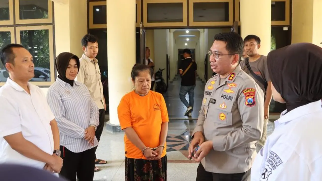 Nenek di Bangkalan diamankan polisi karena menjual sabu. (Istimewa)