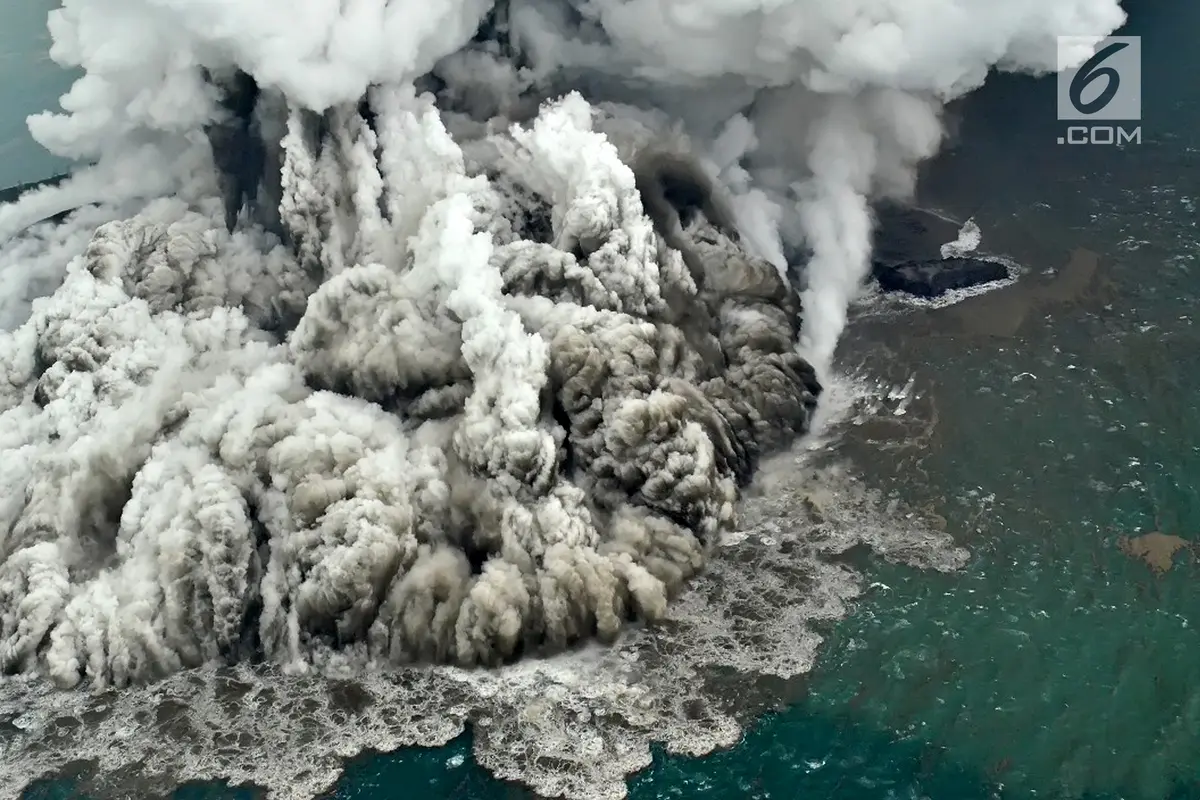 Begini Penampakan Erupsi Gunung Anak Krakatau