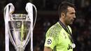 Gianluigi Buffon (123 laga di Champions) - Buffon tercatat pernah 123 kali bermain di Liga Champions dan dua kali merasakan partai finalnya bersama Juventus. Namun, pemain asal Italia ini belum pernah merasakan trofi juara itu. (AFP/Javier Soriano)