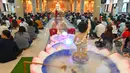 Perayaan Waisak di Vihara Budhha Sakyamuni kembali dibuka untuk umum pada tahun ini setelah sebelumnya selama dua tahun ditiadakan. (AFP/CHAIDEER MAHYUDDIN)