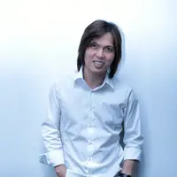 Mantan vokalis Dewa 19, Once Mekel  kembali merilis single terbarunya berjudul 'Generasi' yang ia persembahkan untuk generasi muda. (Adrian Putra/Bintang.com)