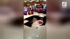Sebuah insiden terjadi pada pesta perniakahan di China. Lantai hotel tempat upacara pernikahan runtuh dan melukai enam tamu.