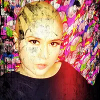 Walau pun terkena kanker stadium 3 Ria Irawan tetap tabah. Ia memilih melawan kanker sembari tersenyum.