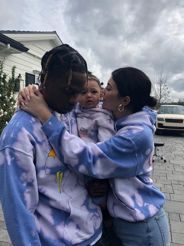 Dikabarkan Putus, Ini 6 Momen Manis Kylie Jenner dan Travis Scott