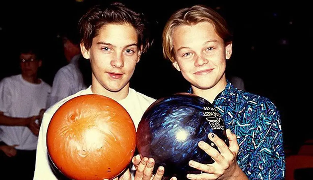 Tobey Maguire memang dari dulu dekat dengan Leonardo DiCaprio. Namun tentu saja Tobey yang lebih dulu menjadi hot papa ya! (Rbrn.com)