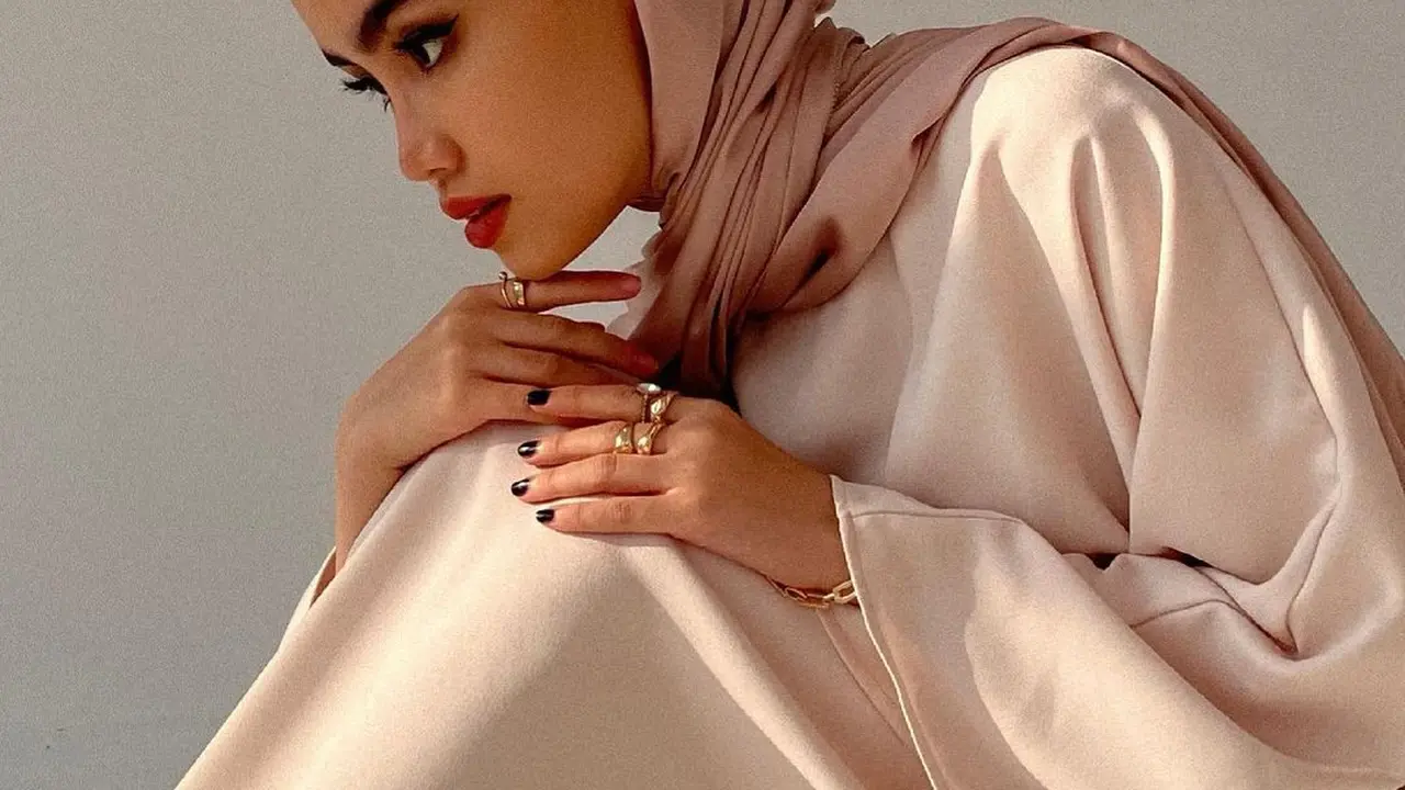 3 Jenis Kain Hijab Pashmina yang Mudah Dibentuk dan Bikin Tampilan Elegan