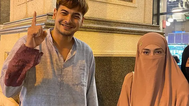 Celine Evangelista Tampil Bercadar saat Umrah (credit: instagram/celine_evangelista/boyhamzah)