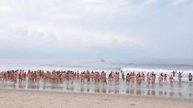 10 Pantai Bebas Bugil Paling Populer di Dunia